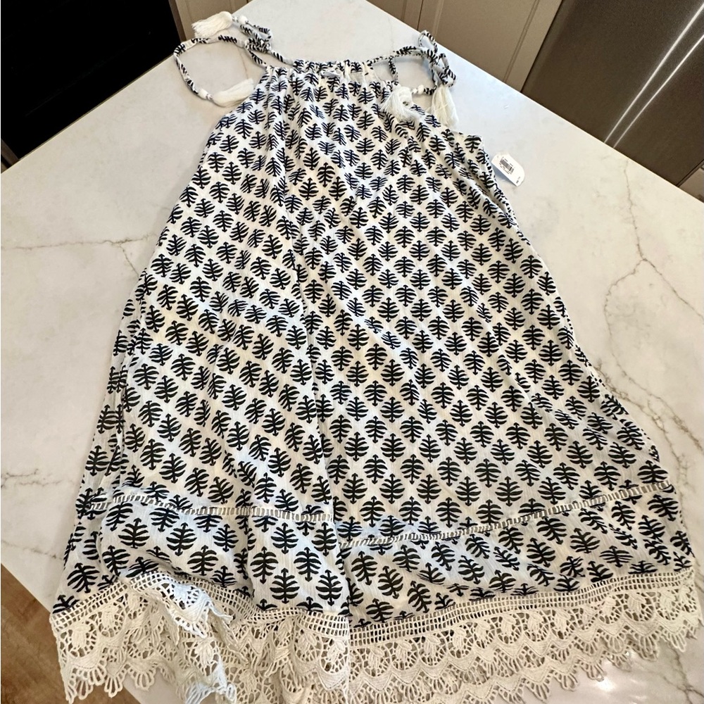 Old Navy Black and White Chemise with Geometric Pattern - Picture 2 of 6